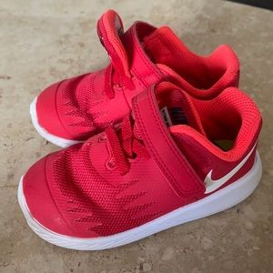 NIKE star runner